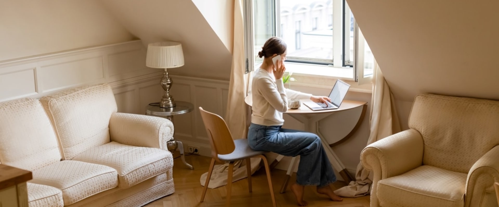 Minimalist Home Decor and Fashion: A Guide to Frugal Living and Managing Finances
