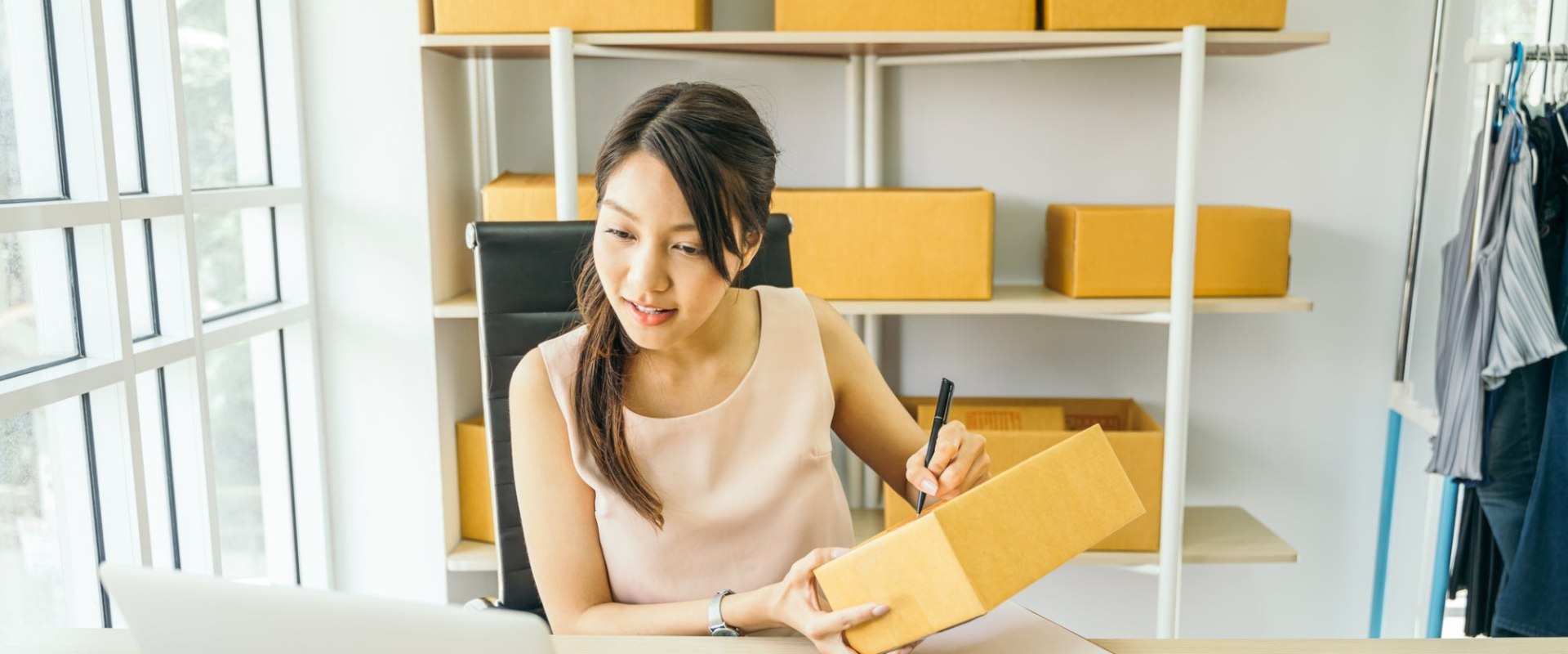 Side Hustles and Part-Time Work: A Guide to Managing Finances and Increasing Income