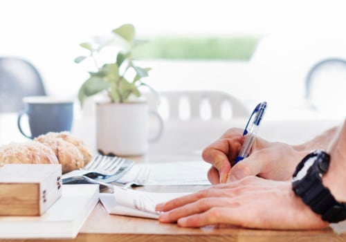 Tracking Your Finances: How to Effectively Manage Your Expenses and Income
